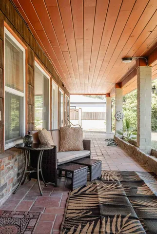 a view of a yard with plants