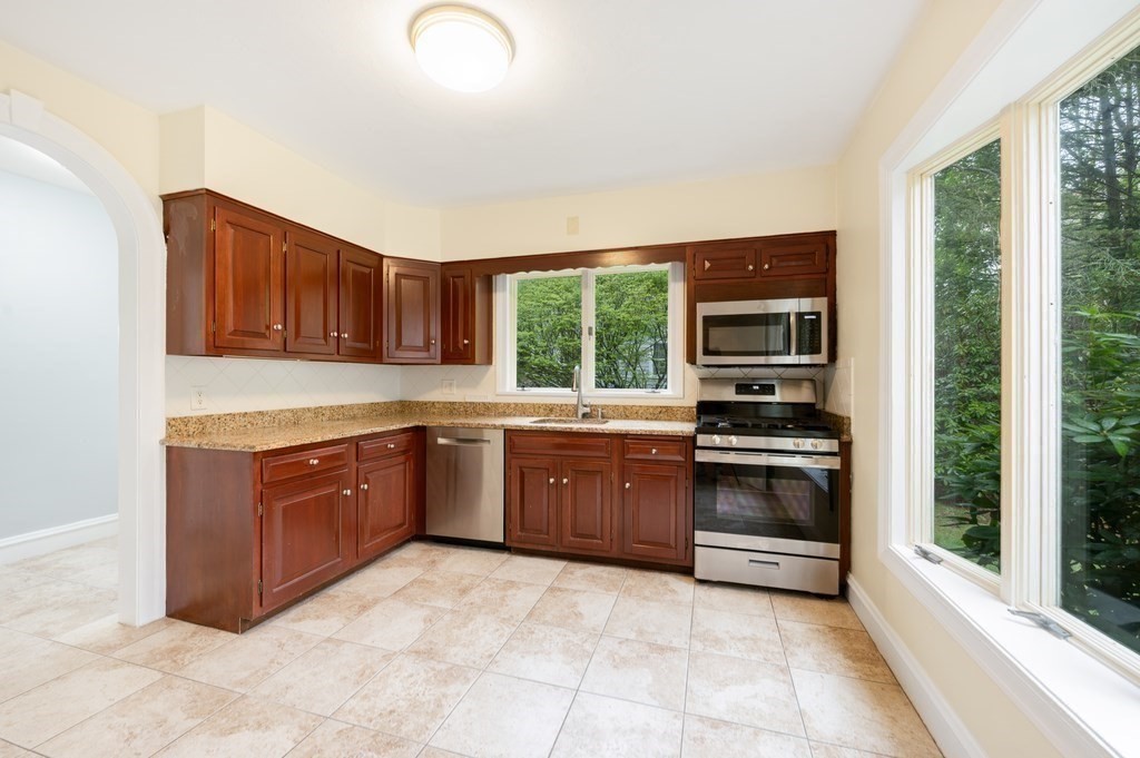320 Quinobequin Road Newton, MA 02468 - Photo 10 of 37