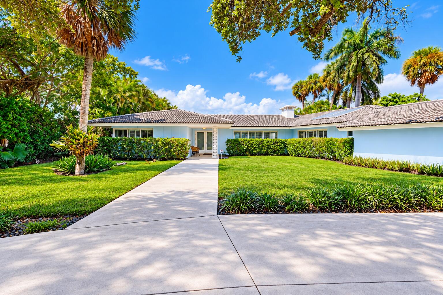 1141 Banyan Road Boca Raton, FL 33432 - Photo 2 of 26 2