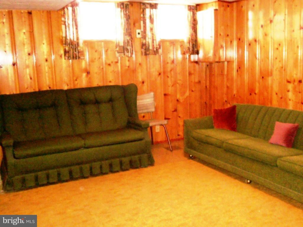 1102 Halstead Road Baltimore, MD 21234 - Photo 16 of 23 Family Room