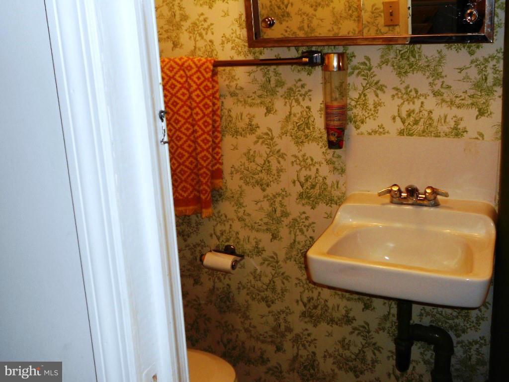 1102 Halstead Road Baltimore, MD 21234 - Photo 21 of 23 Bath