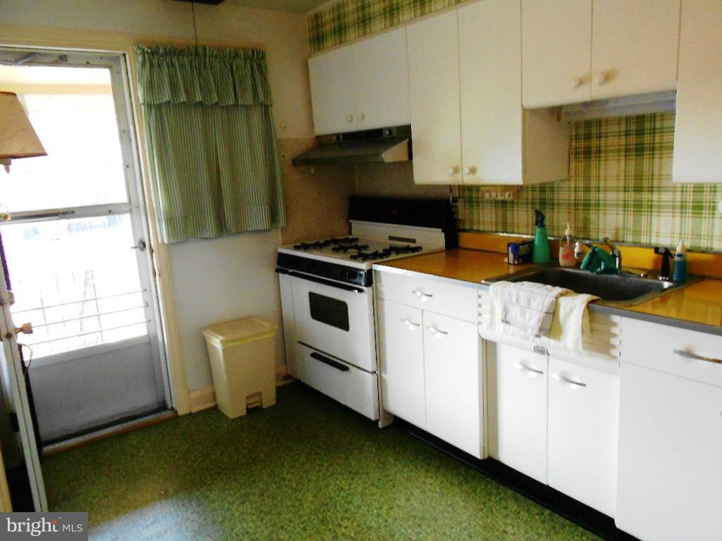 1102 Halstead Road Baltimore, MD 21234 - Photo 8 of 23 Kitchen