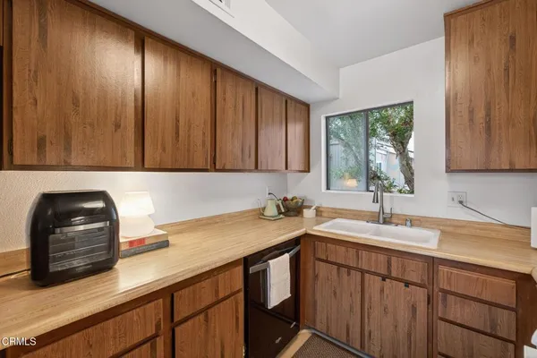 $484,900 | 1275 Seacliff Court, Unit 2, Ventura, CA 93003