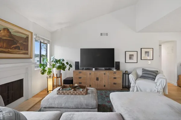 $484,900 | 1275 Seacliff Court, Unit 2, Ventura, CA 93003