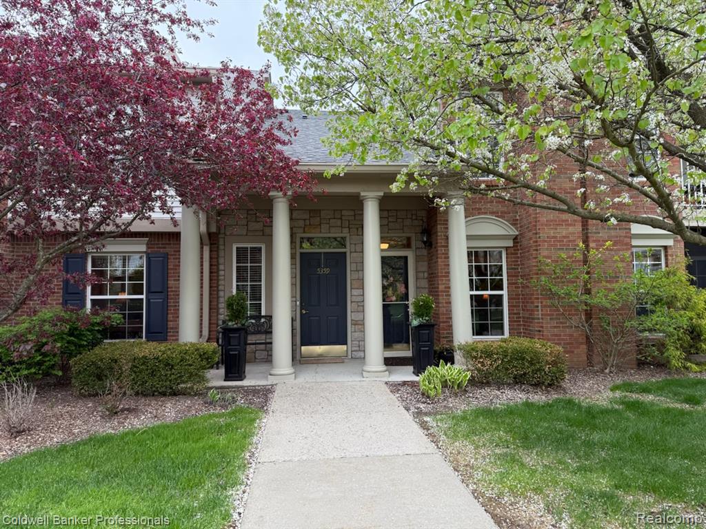 5349 Brookemonte Circle Rochester, MI 48306 - Photo 2 of 44