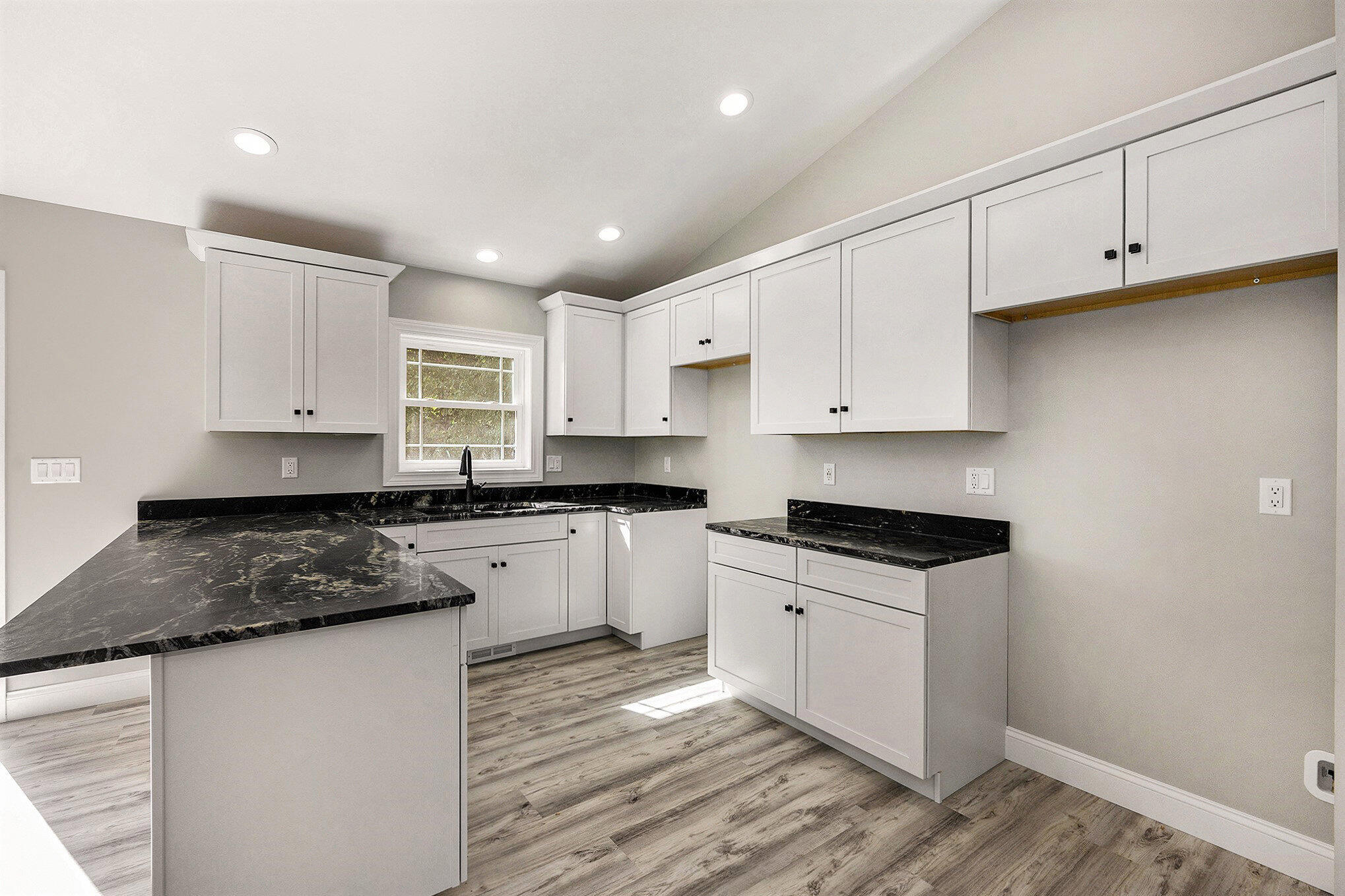 1036 Sir Knight Road Plainwell, MI 49080 - Photo 7 of 28 007_file_818