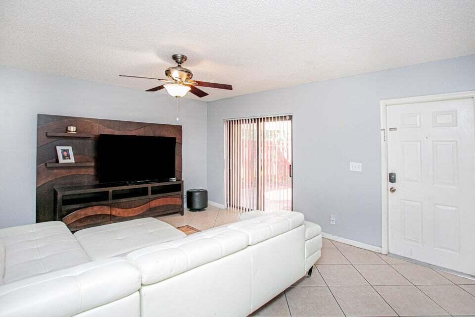 2934 Kirk Road, Unit 37 Lake Worth, FL 33461 - Photo 7 of 30 7.