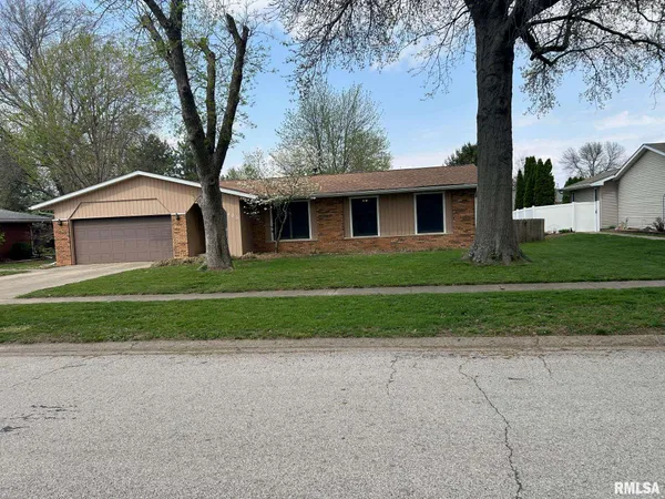 $259,900 | 403 Virginia Avenue, Taylorville, IL 62568
