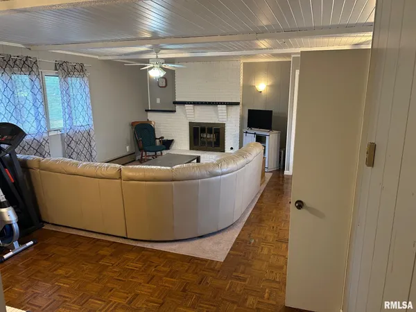 $259,900 | 403 Virginia Avenue, Taylorville, IL 62568