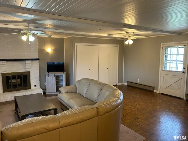 $259,900 | 403 Virginia Avenue, Taylorville, IL 62568