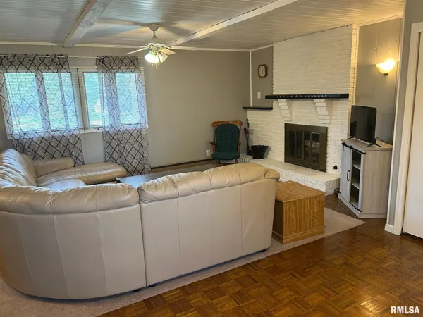 $259,900 | 403 Virginia Avenue, Taylorville, IL 62568