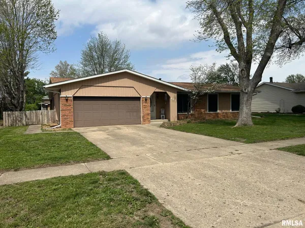 $259,900 | 403 Virginia Avenue, Taylorville, IL 62568