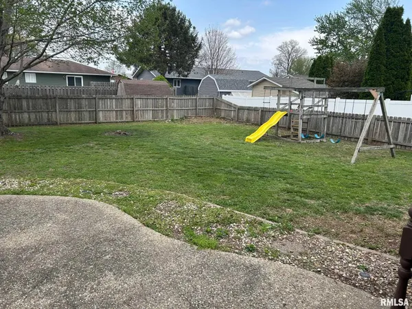 $259,900 | 403 Virginia Avenue, Taylorville, IL 62568