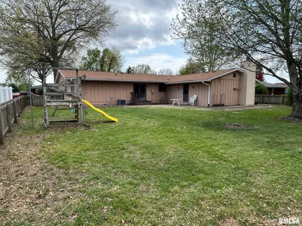 $259,900 | 403 Virginia Avenue, Taylorville, IL 62568