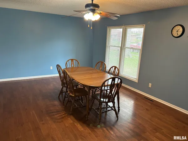 $259,900 | 403 Virginia Avenue, Taylorville, IL 62568