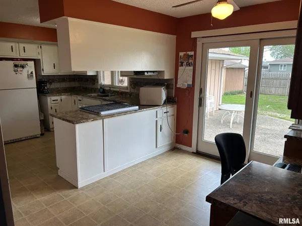 $259,900 | 403 Virginia Avenue, Taylorville, IL 62568