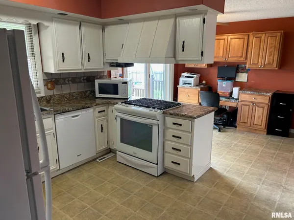 $259,900 | 403 Virginia Avenue, Taylorville, IL 62568