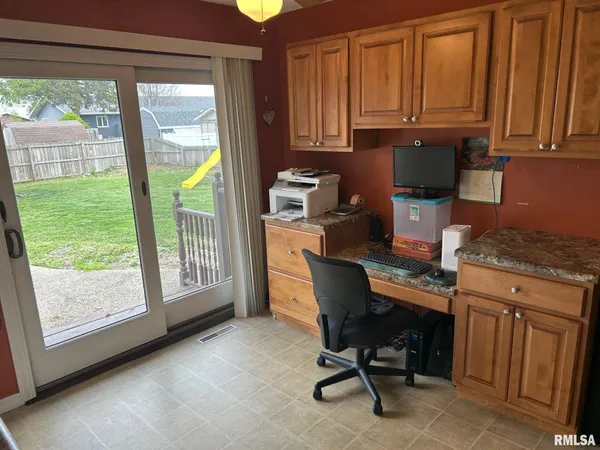 $259,900 | 403 Virginia Avenue, Taylorville, IL 62568