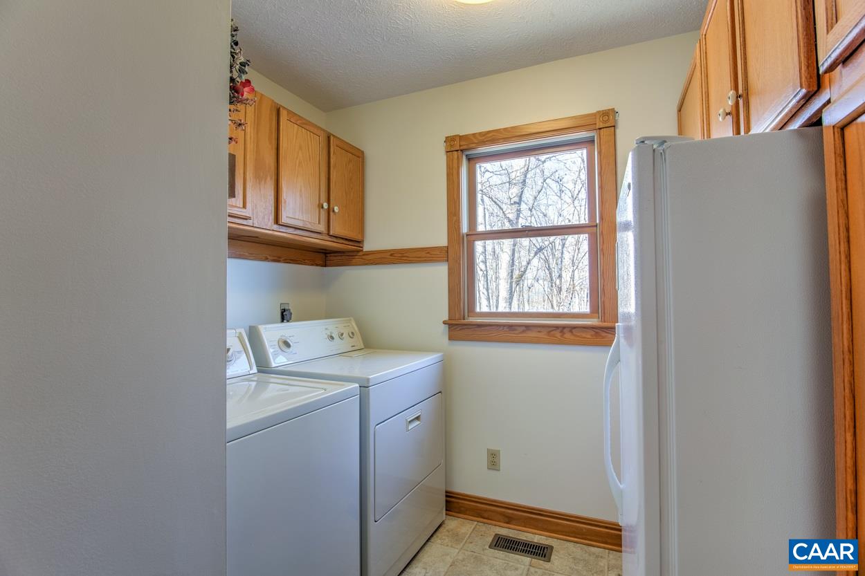 87 Laguna Road Palmyra, VA 22963 - Photo 26 of 38 a utility room with a window dryer and washer