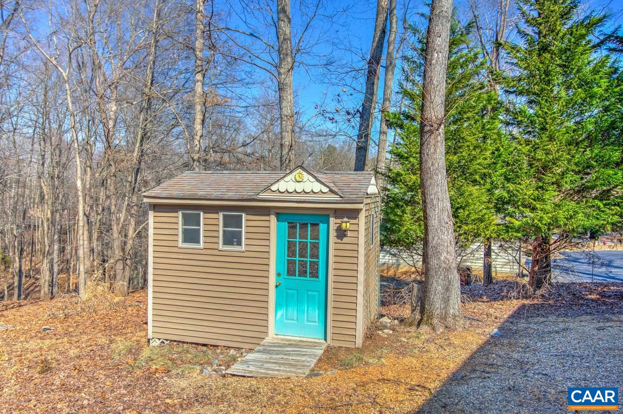 87 Laguna Road Palmyra, VA 22963 - Photo 32 of 38 a backyard of a house with seating space