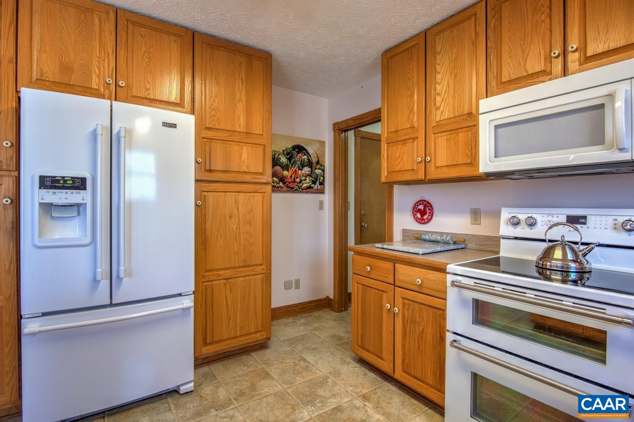 87 Laguna Road Palmyra, VA 22963 - Photo 5 of 38 a kitchen with stainless steel appliances granite countertop a refrigerator stove and sink
