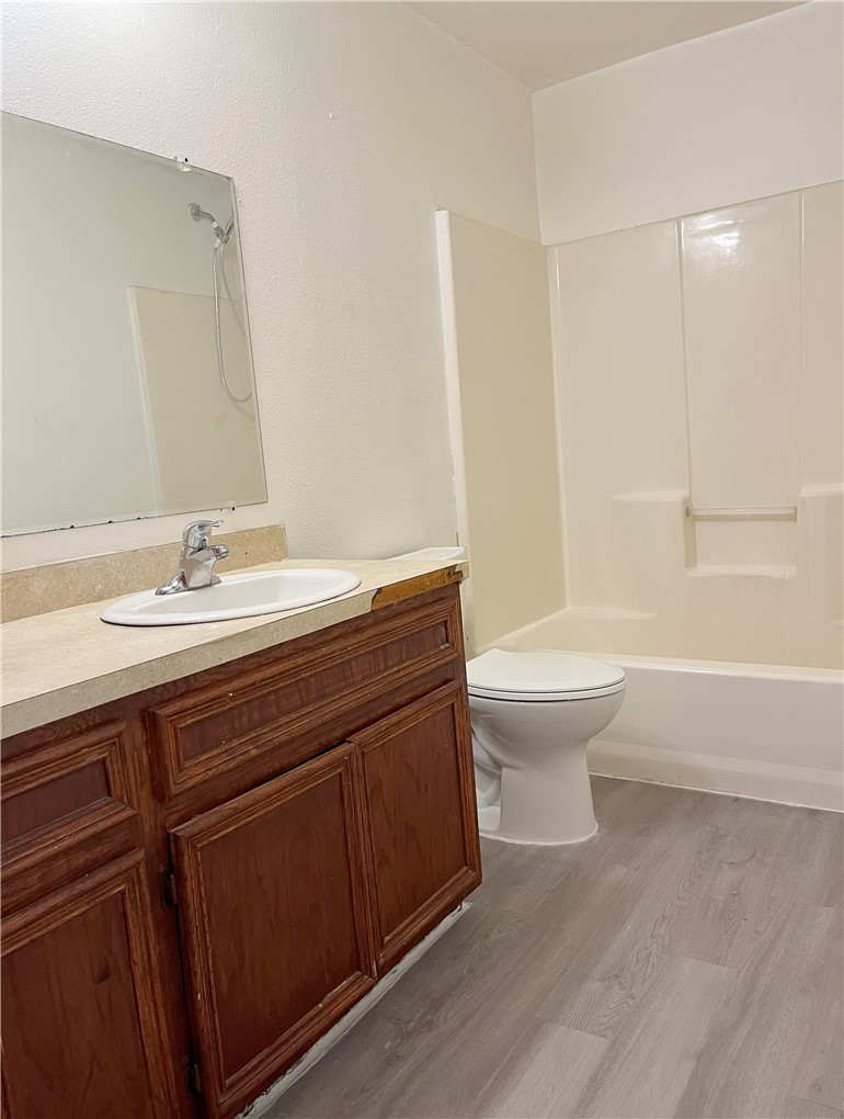 1802 16th Street, Unit B Corpus Christi, TX 78404 - Photo 6 of 17 a bathroom with a sink a toilet and a bathtub