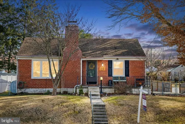a view of house with yard
