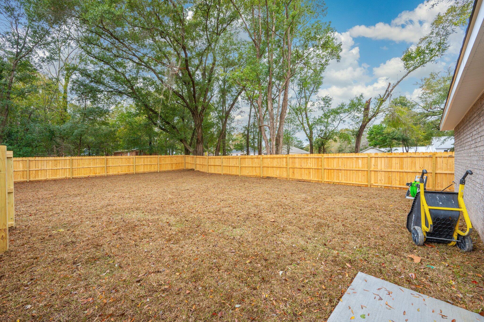609 East Chestnut Avenue Crestview, FL 32539 - Photo 30 of 31 a view of empty room with wooden fence