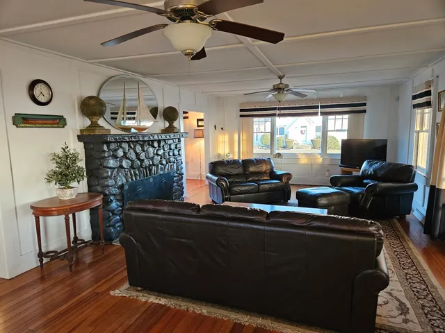 $4,000 | 422 Maple Avenue, Old Saybrook, CT 06475