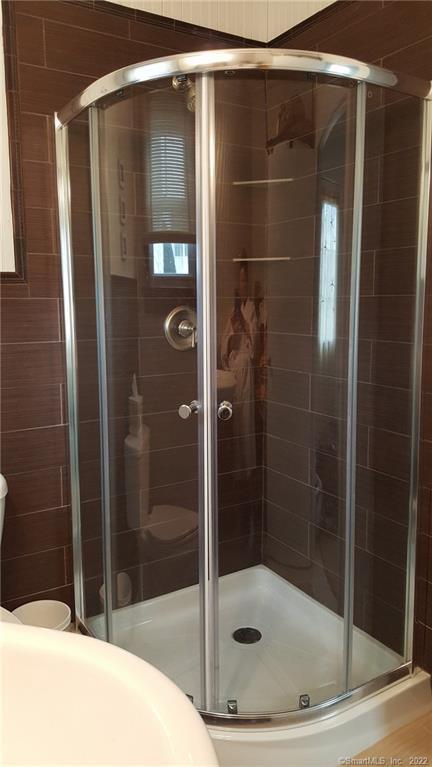 422 Maple Avenue Old Saybrook, CT 06475 - Photo 15 of 32 1st floor bath