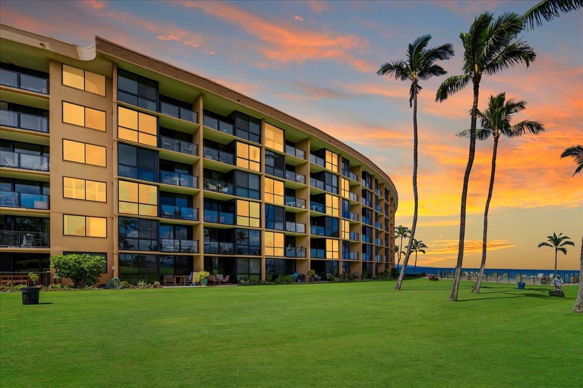 2936 South Kihei Road, Unit 213 Kihei, HI 96753 - Photo 46 of 50 a view of a big building and a big yard
