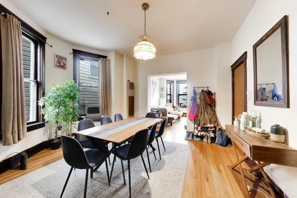 $1,125,000 | 1322 West Barry Avenue, Chicago, IL 60657