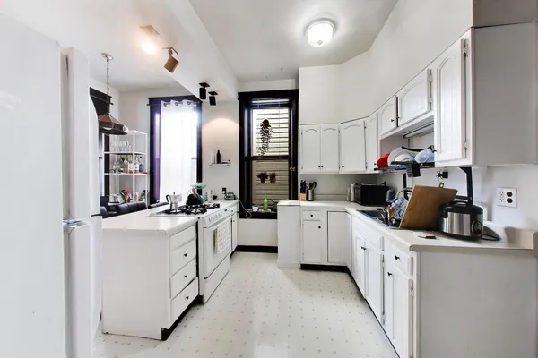 $1,125,000 | 1322 West Barry Avenue, Chicago, IL 60657