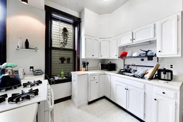 $1,125,000 | 1322 West Barry Avenue, Chicago, IL 60657