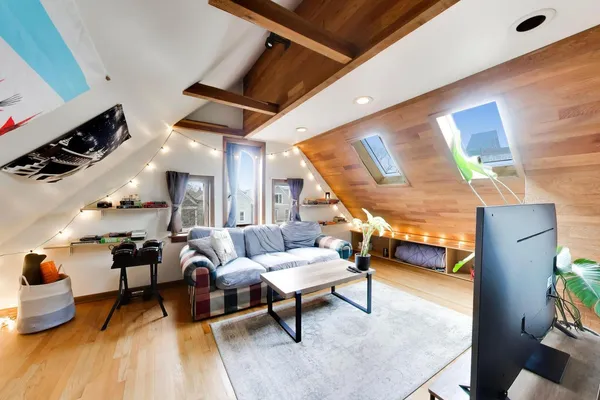 $1,125,000 | 1322 West Barry Avenue, Chicago, IL 60657