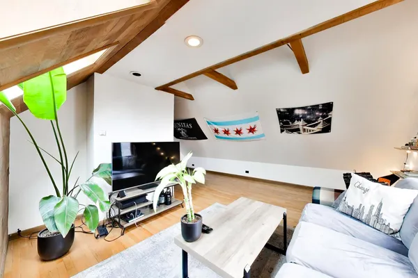 $1,125,000 | 1322 West Barry Avenue, Chicago, IL 60657