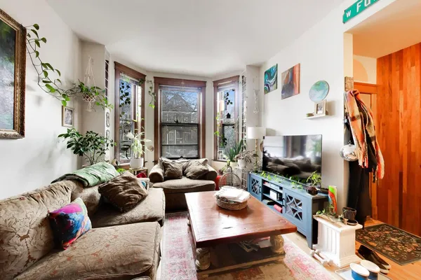 $1,125,000 | 1322 West Barry Avenue, Chicago, IL 60657