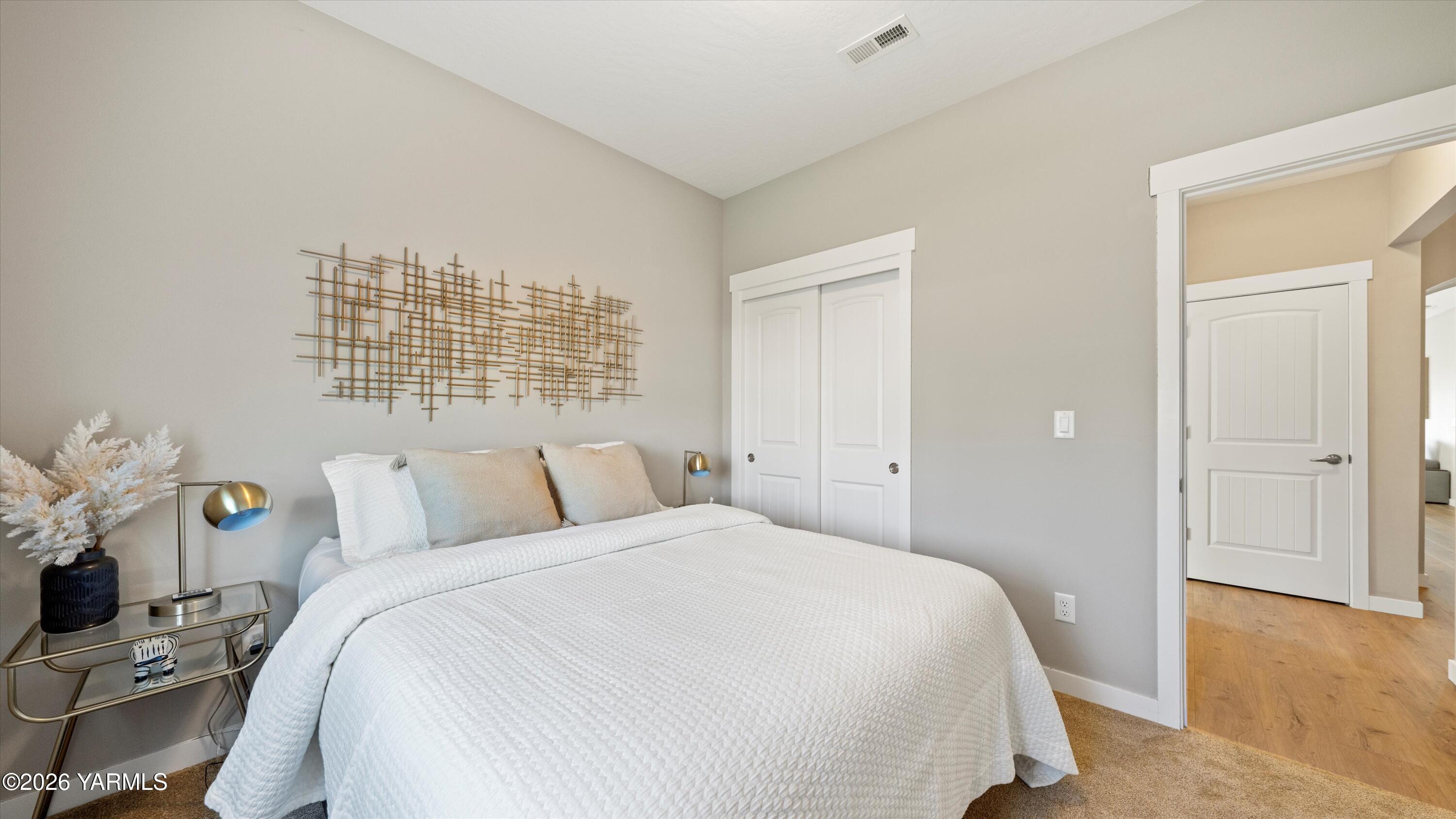 208 Bratton Street Prosser, WA 99350 - Photo 23 of 36 a bedroom with a bed and a window