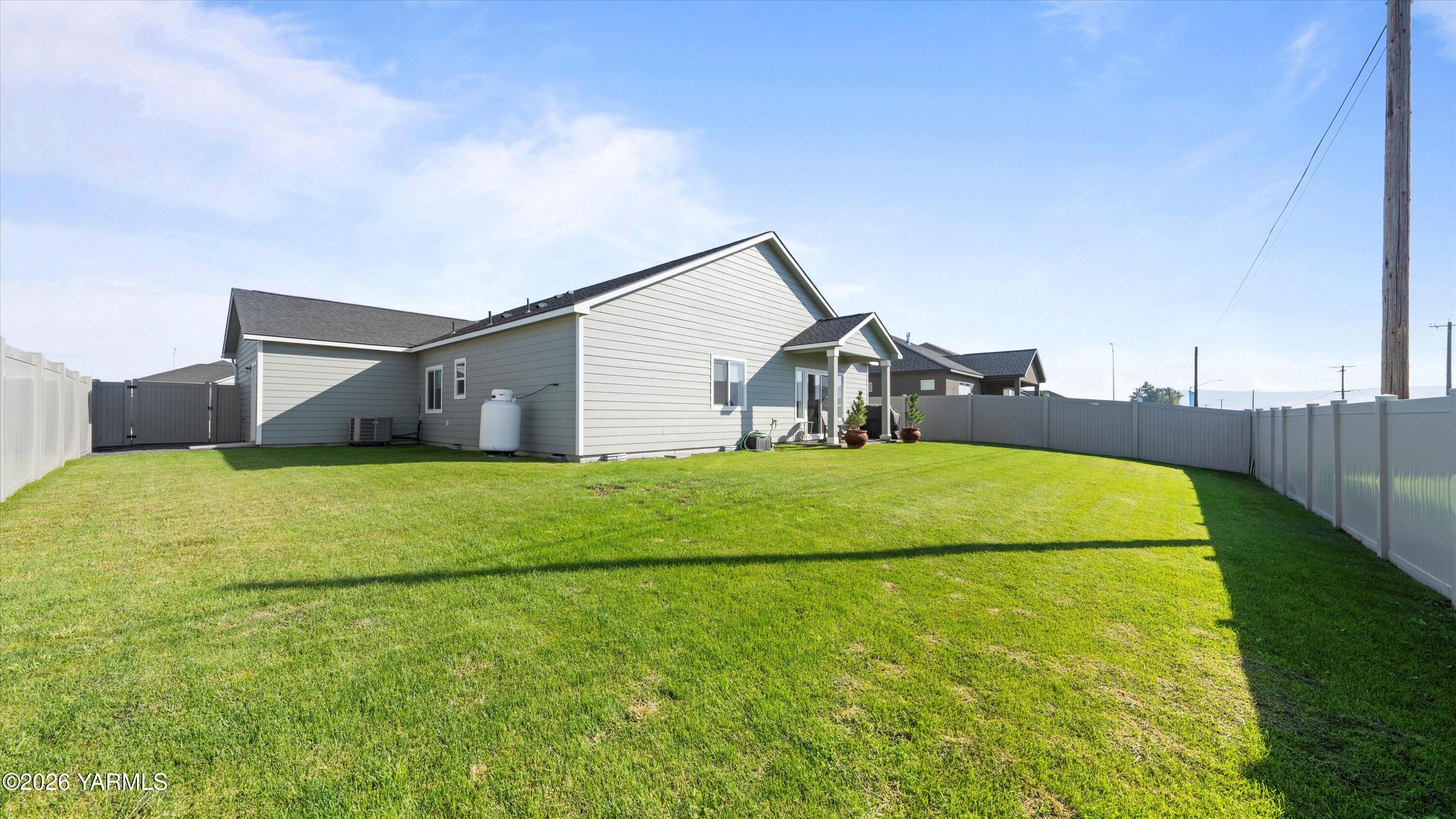 208 Bratton Street Prosser, WA 99350 - Photo 31 of 36 a house view with swimming pool