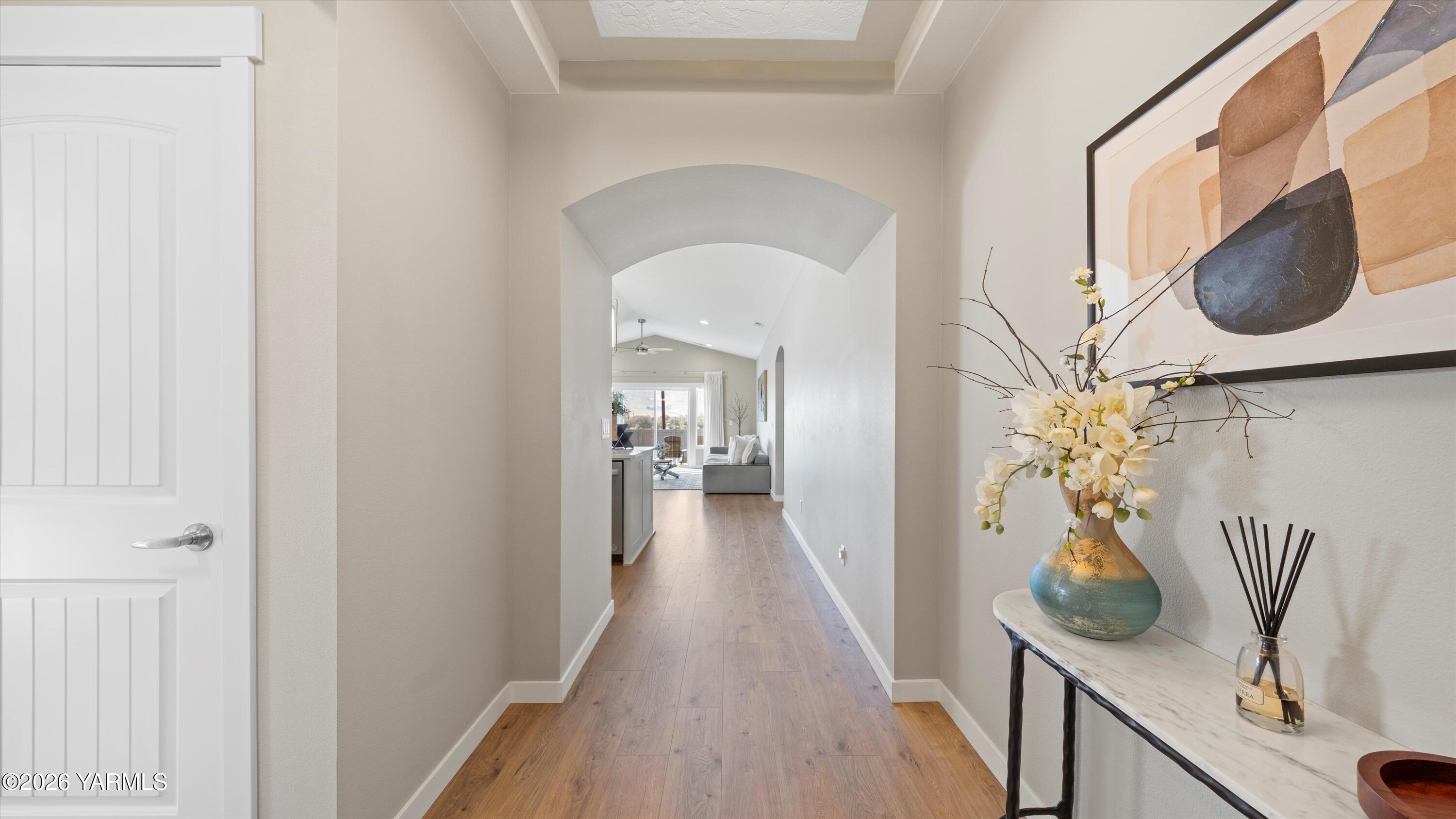 208 Bratton Street Prosser, WA 99350 - Photo 4 of 36 Entry and Hallway