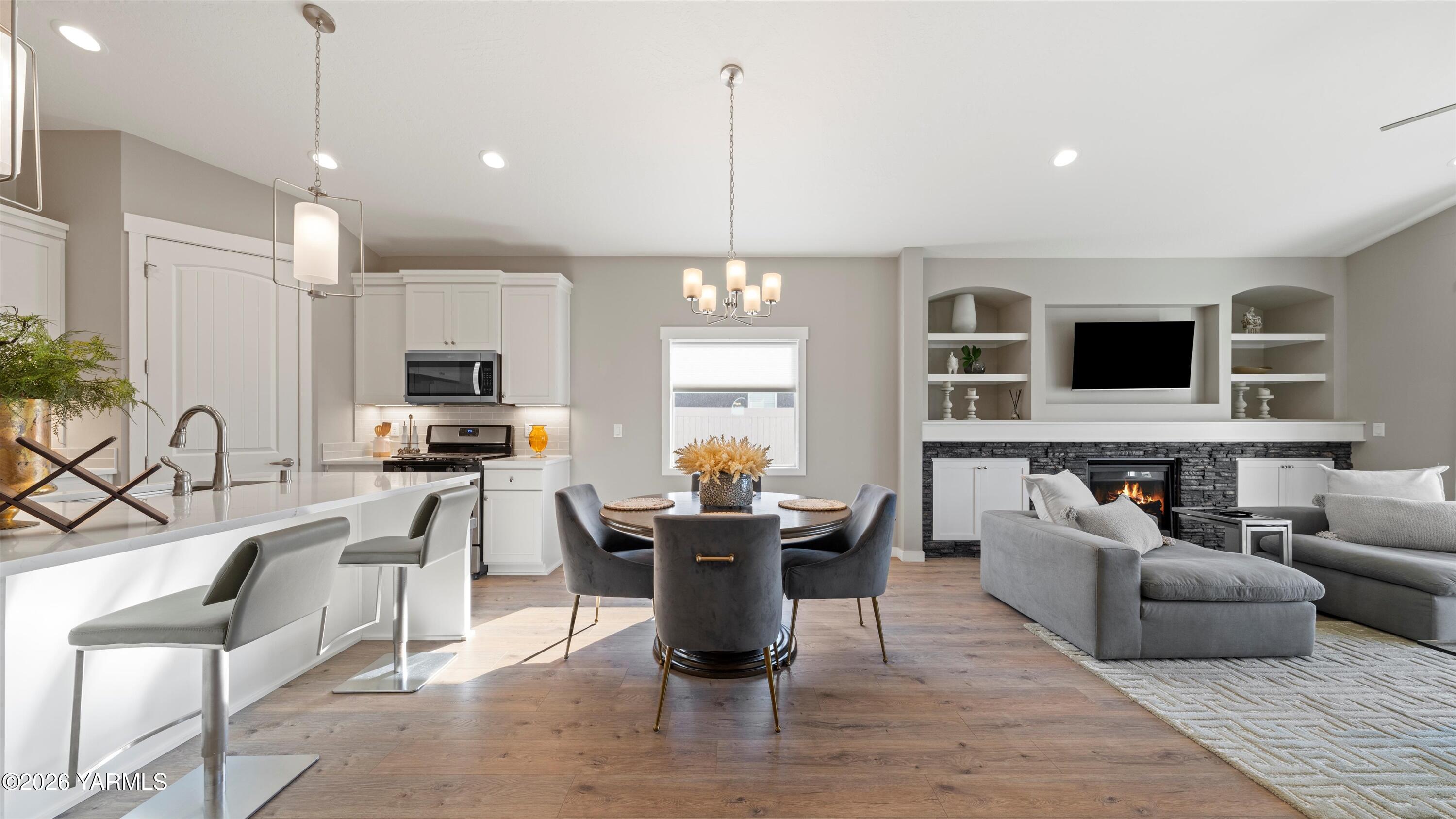 208 Bratton Street Prosser, WA 99350 - Photo 7 of 36 Open Concept Dining