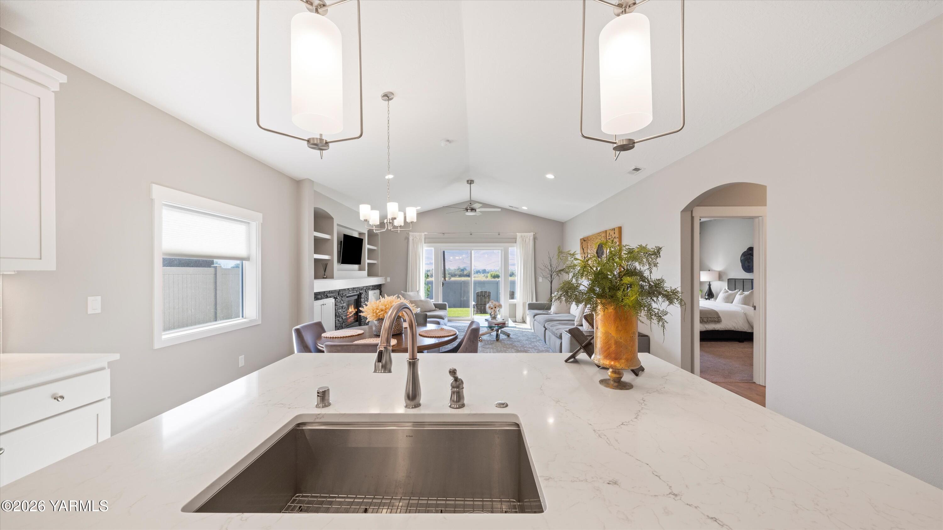 208 Bratton Street Prosser, WA 99350 - Photo 10 of 36 Kitchen to Living