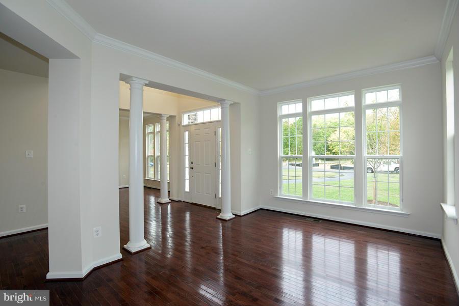 808 Fairland Road Silver Spring, MD 20904 - Photo 20 of 28 Living Room