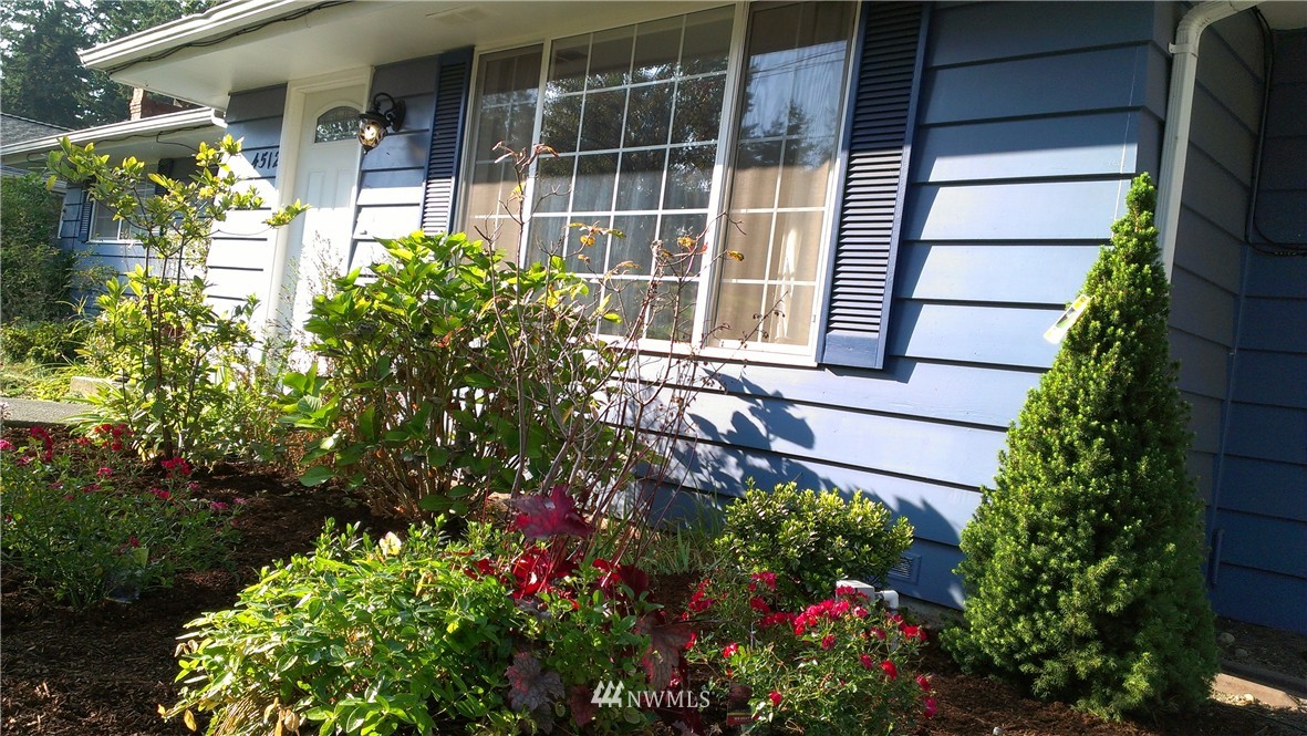 4512 Northeast 17th Street Renton, WA 98059 - Photo 2 of 9