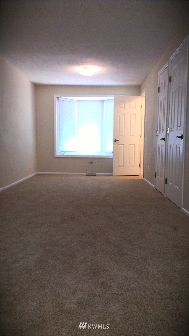 4512 Northeast 17th Street Renton, WA 98059 - Photo 6 of 9