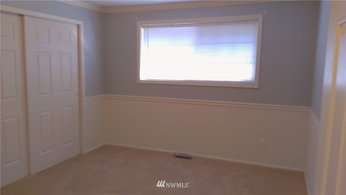 4512 Northeast 17th Street Renton, WA 98059 - Photo 7 of 9