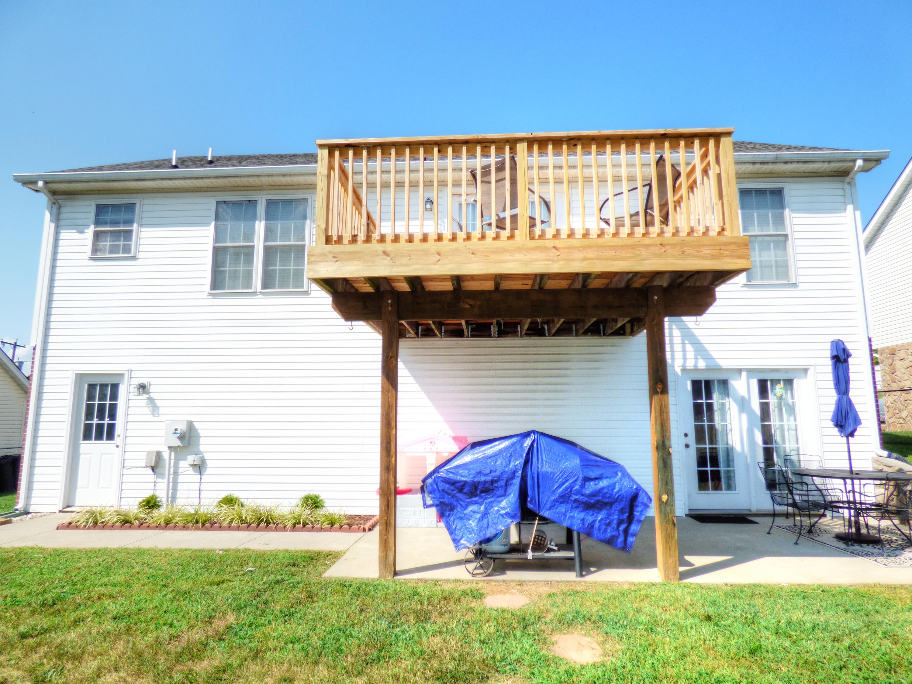 819 Ruddell Road Vinton, VA 24179 - Photo 5 of 22 a view of a house with a backyard and a tub