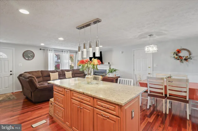 $714,500 | 207 North Laura Anne Drive, Sterling, VA 20164