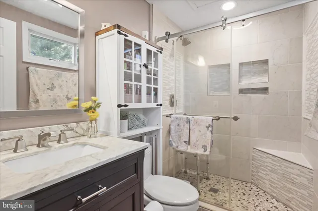 $714,500 | 207 North Laura Anne Drive, Sterling, VA 20164