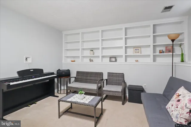 $714,500 | 207 North Laura Anne Drive, Sterling, VA 20164